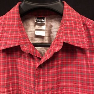 The North Face Mens Button Front Shirt Red Plaid Short Sleeve Zip Pocket Top, L